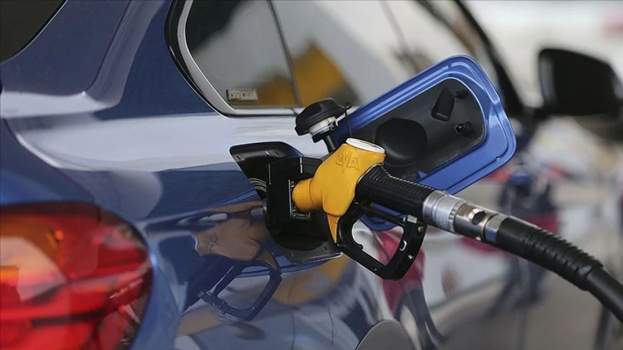 12 Ekim 2026 Akaryakıt Fiyatları: Benzin İndi, Motorin Zamlandı