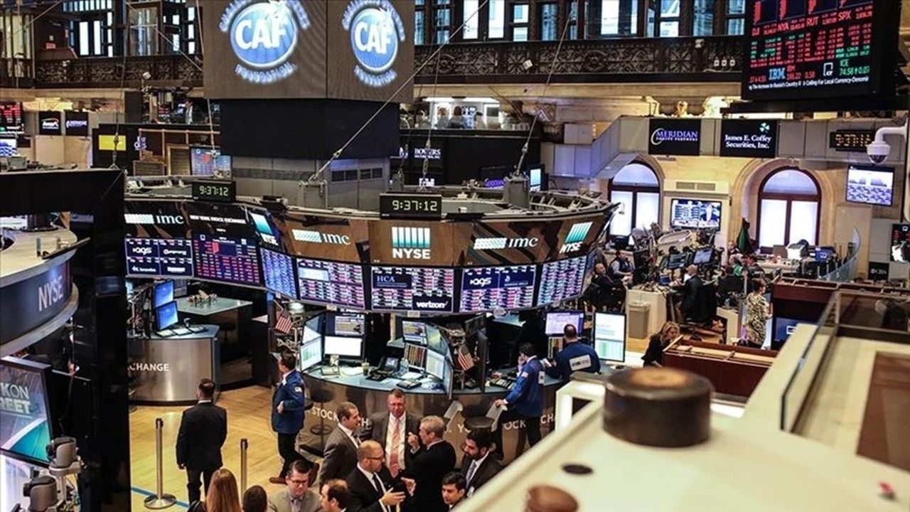 New York Borsası Karışık Açıldı: Yatırımcıların Gözü Fed Kararında