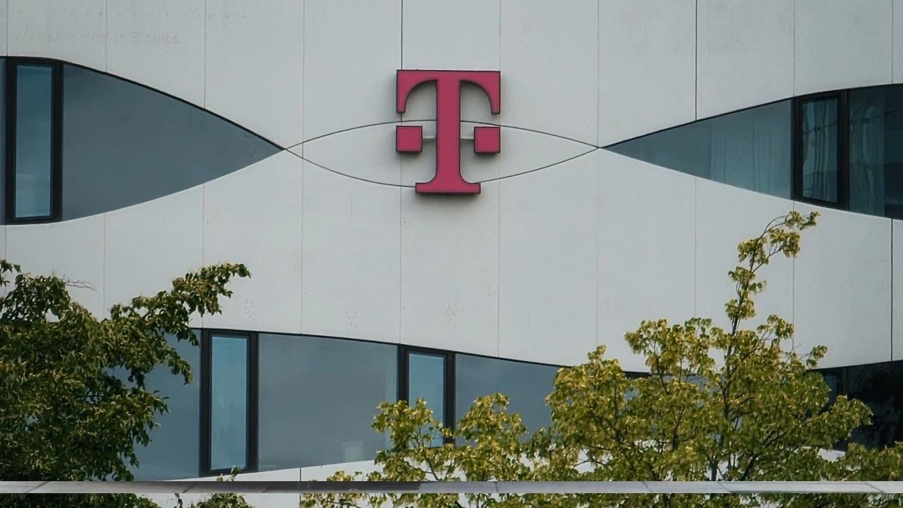 T-Mobile Ve Deutsche Telekom’un 300 Milyar Dolarlık Birleşmesi Durdu