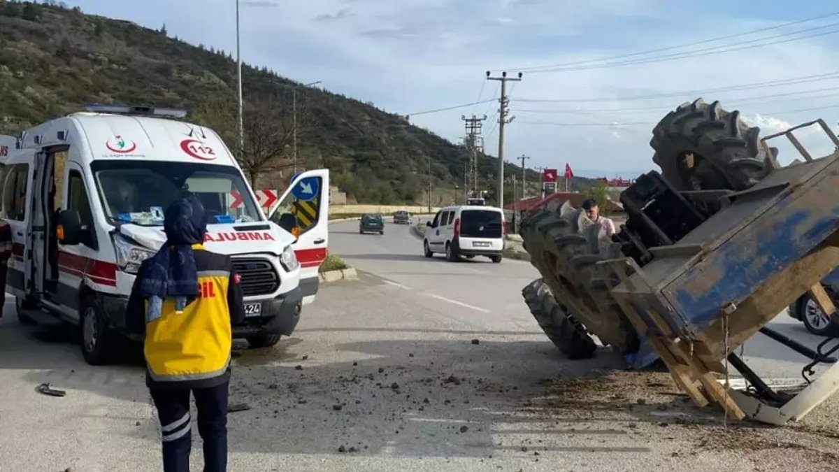 Çorum'da Ambulans ile Traktör Çarpıştı: 1 Yaralı