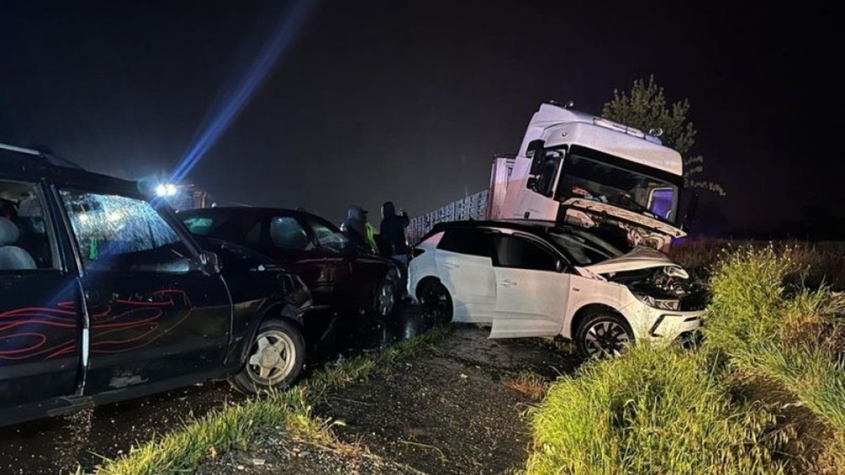 Uşak'ta Zincirleme Kaza: 4 Ölü, 34 Yaralı
