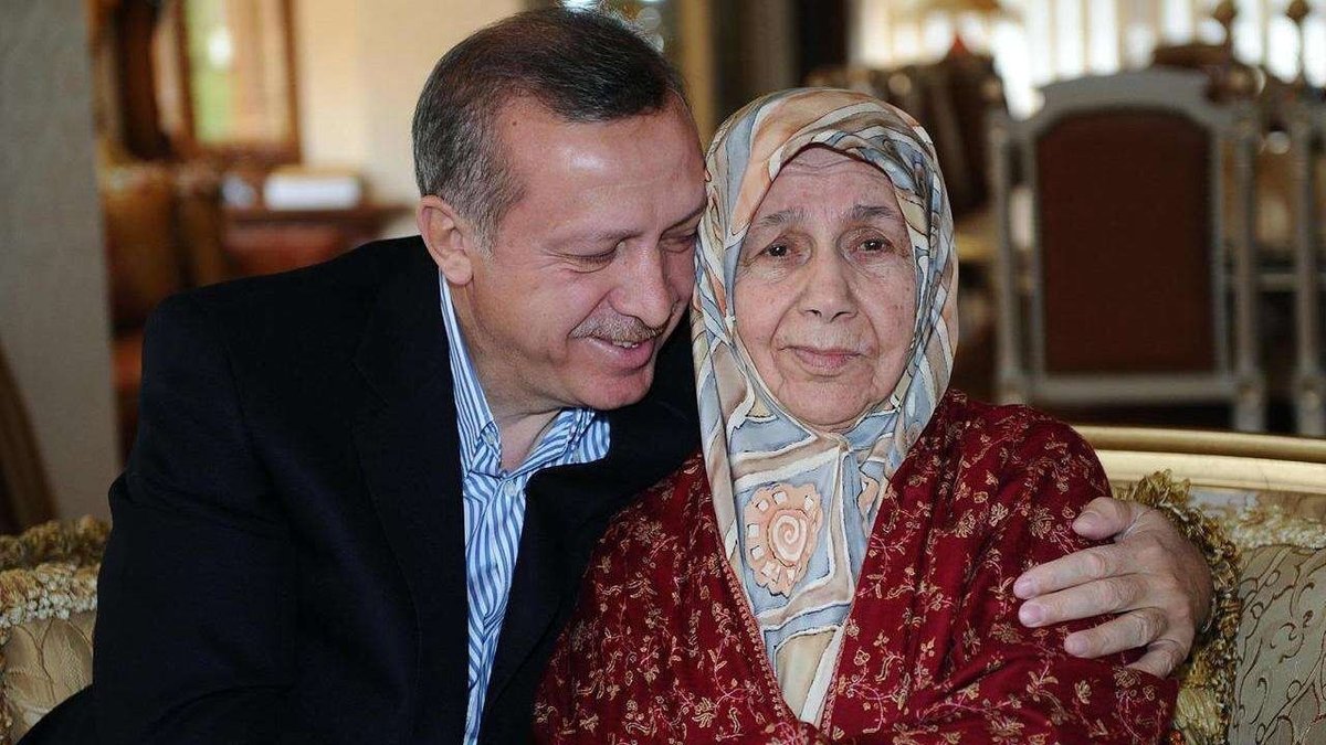 Cumhurbaşkanı Erdoğan’dan Anneler Günü Mesajı: “Annelerimiz Toplumumuzun Temel Direğidir”