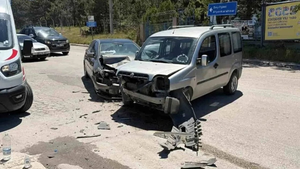 Bayram Dönüşü Trafiğinde Korkutan Kaza: İki Araç Çarpıştı, 1’i Çocuk 5 Yaralı