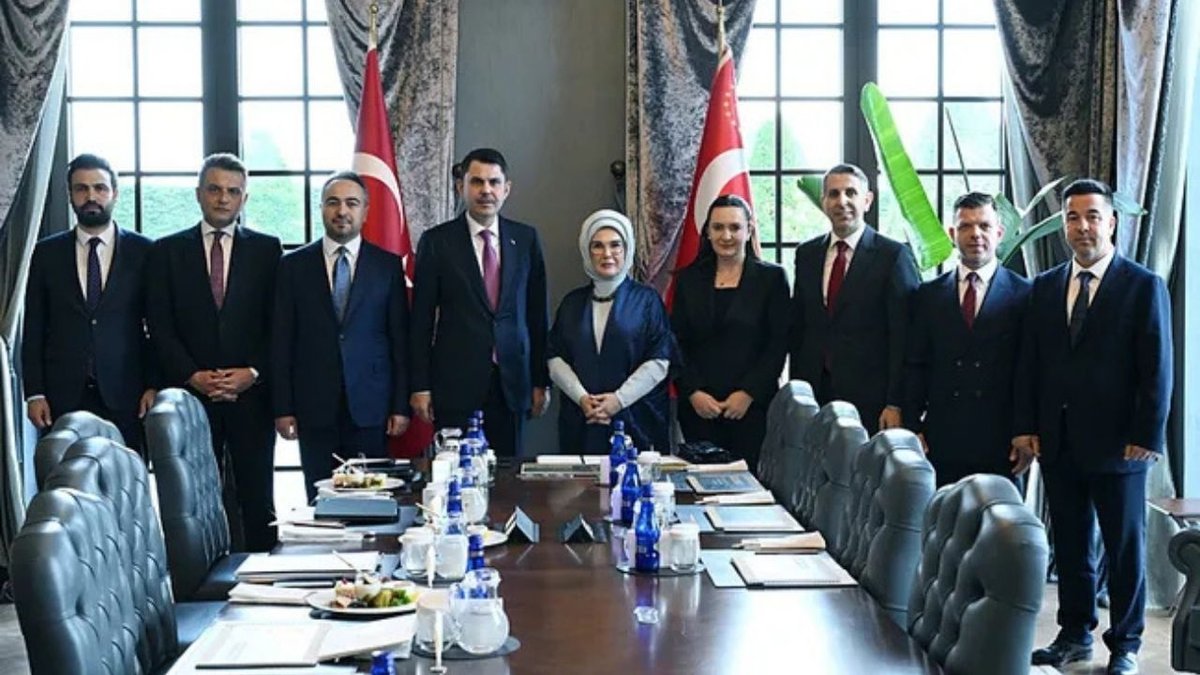 Emine Erdoğan, Bakan Murat Kurum ile Görüştü: “Sıfır Atık ve COP31 Hazırlıkları Masadaydı”