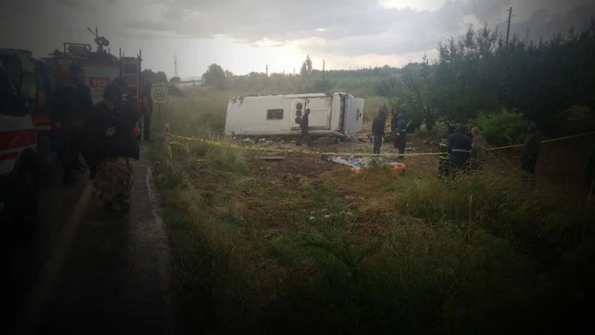 Isparta’da Feci Kaza: Minibüs Şarampole Yuvarlandı, 4 Kişi Hayatını Kaybetti