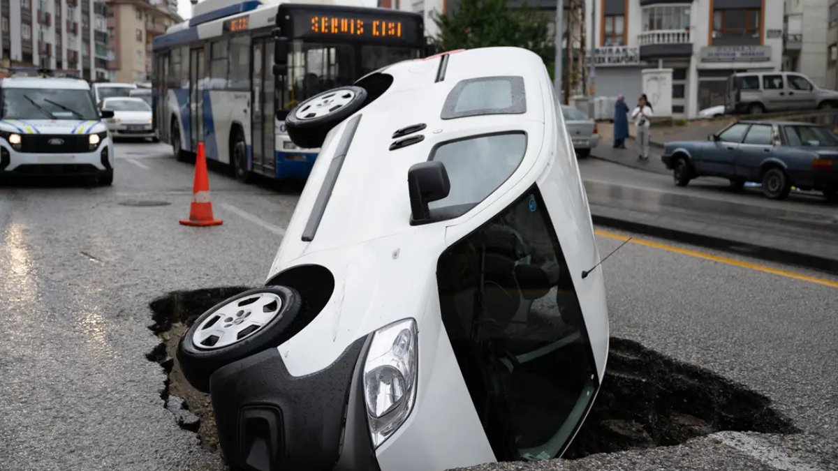 Ankara’da Sağanak Dehşeti Yıldırım Can Aldı Kent Sulara Teslim Oldu