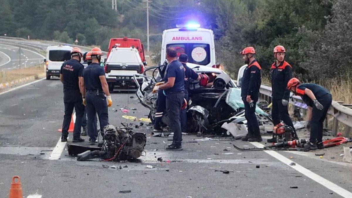 Bolu’da feci kaza: Karşı şeride geçen otomobil dehşet saçtı! 1 ölü, 2 yaralı