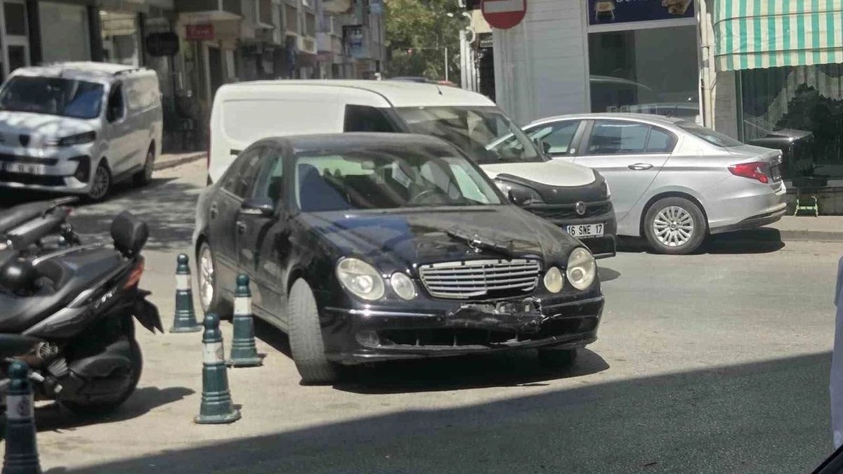 Orhangazi'de Otomobil İle Motosiklet Çarpıştı: Sürücü Yaralandı