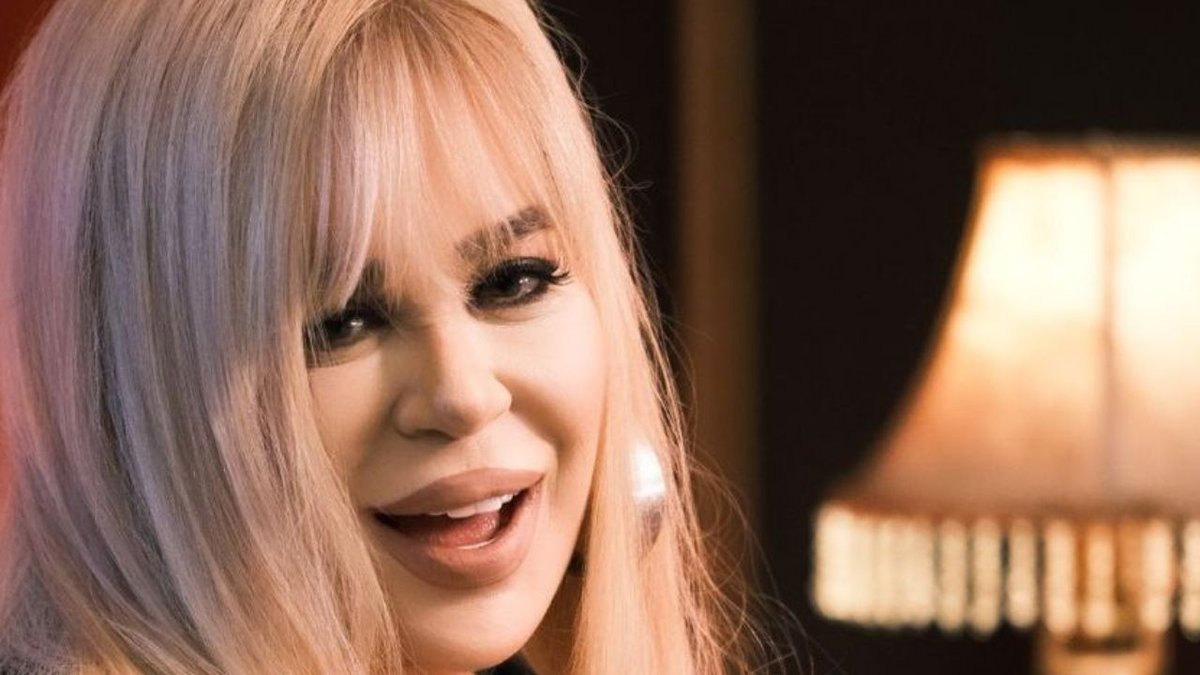 Zerrin Özer: "En Büyük Korkum Unutulmak" - Yeni Şarkısı "Geliyorlar Gidiyorlar" 1 Mayıs'ta Yayınlanıyor