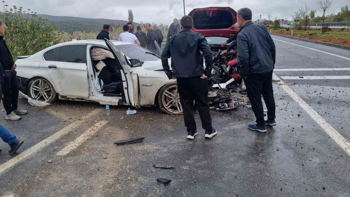 Konya'da Feci Kaza! 4 Yaralı, Araçlar Hurdaya Döndü