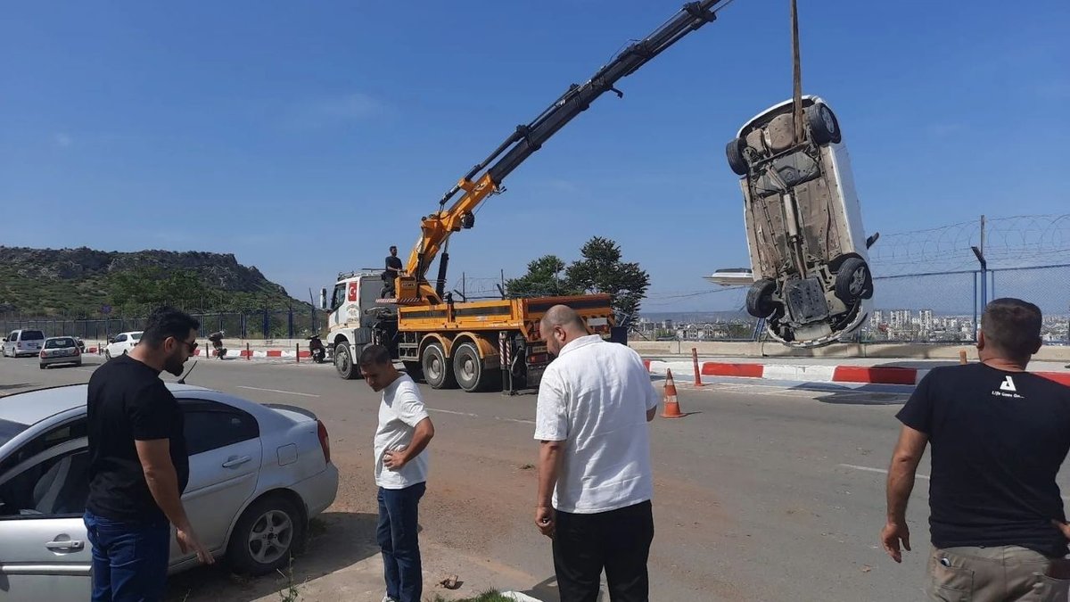 Antalya Şehir Hastanesi Yolunda Peş Peşe Kazalar: Viraj Tehlike Saçıyor