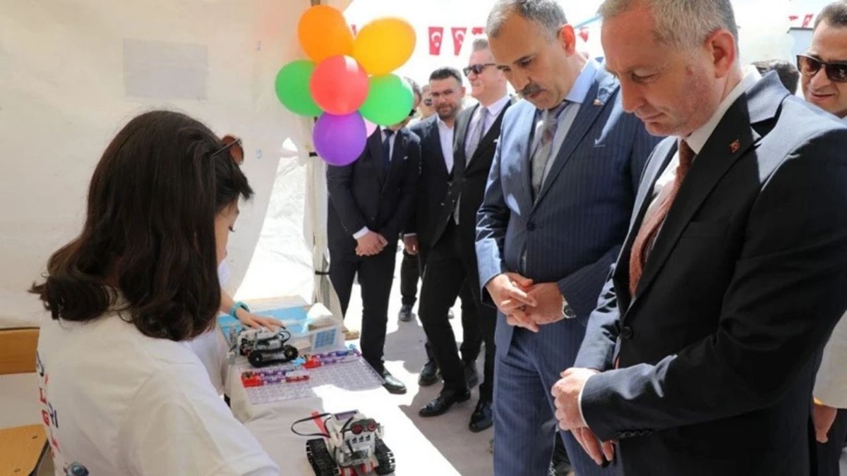 Ağrı’da 8. “Bilim Dolu Günler Bilim Şenliği” Coşkuyla Başladı