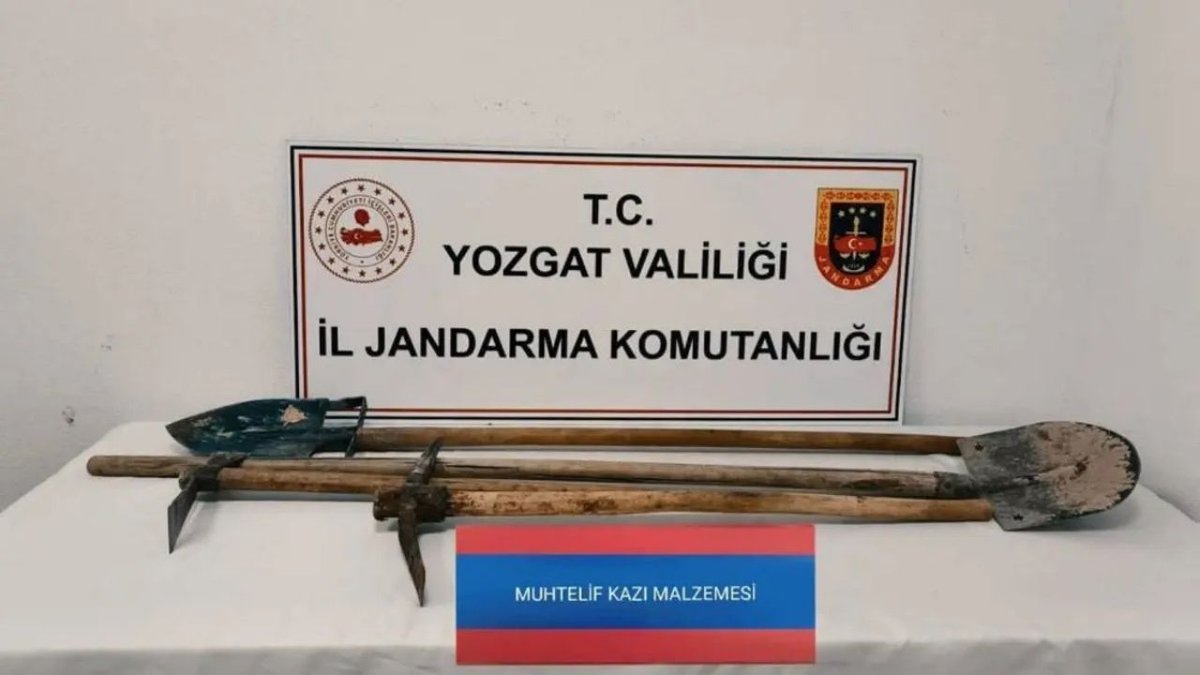 Yozgat’ta Kaçak Kazıya Jandarma Baskını! Define Arayan 2 Şüpheli Suçüstü Yakalandı