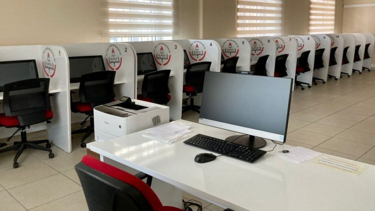 MEB’den Öğretmenlere Yeni Görev Fırsatı! E-Sınavlarda 1600 TL’ye Kadar Ücret Verilecek