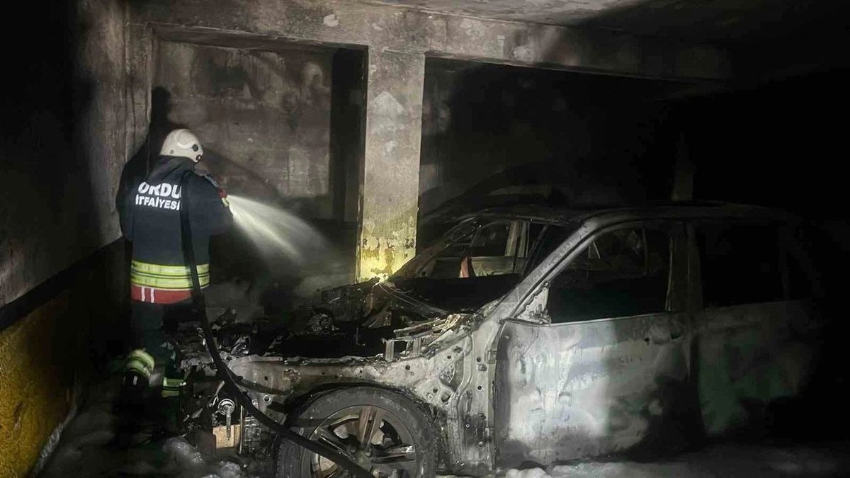 Ordu’da Apartman Otoparkında Yangın: 3 Araç Zarar Gördü, Can Kaybı Yok