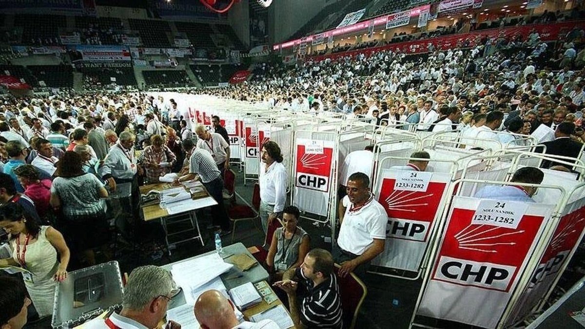 CHP İzmir’de Olağanüstü Kurultay Mesaisi Başladı: İmza Dengeleri Netleşiyor