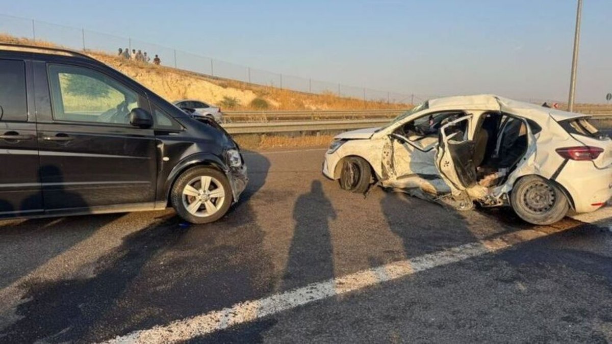 Şanlıurfa’da Feci Kaza Yol Ayrımında Can Pazarı 3 Kişi Hayatını Kaybetti