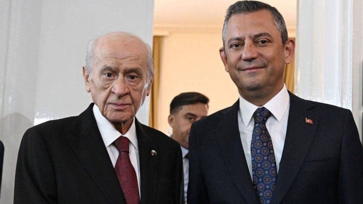 Bahçeli ile Özgür Özel arasında dikkat çeken “YENİ Parti” diyaloğu