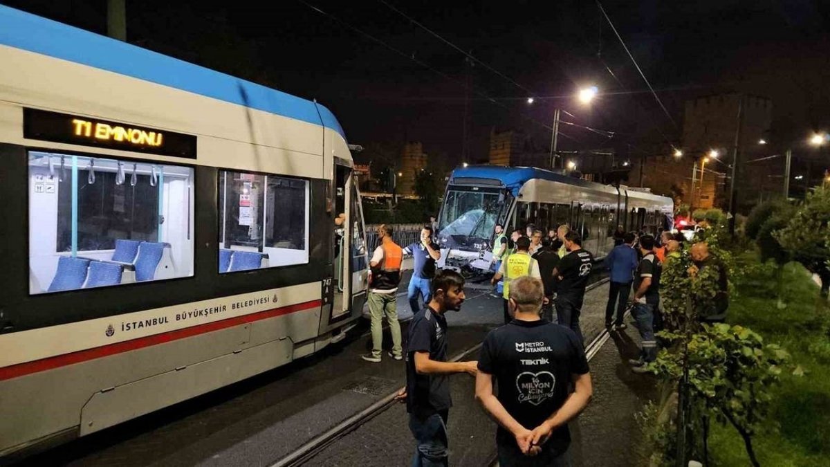 Zeytinburnu’nda Tramvaylar Çarpıştı: 11 Kişi Yaralandı