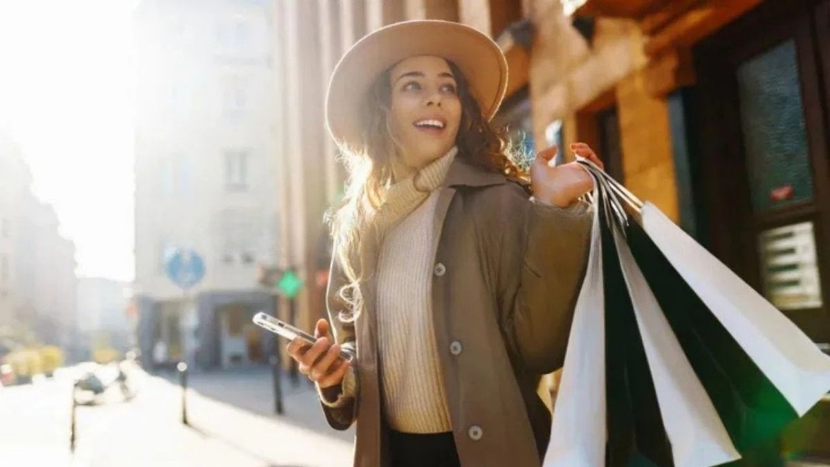Moda Alanında “Kusursuzluk” Dönemi Bitti: Z Kuşağı Dağınıklıkla Güzelliğe ‘Hayır’ Diyor