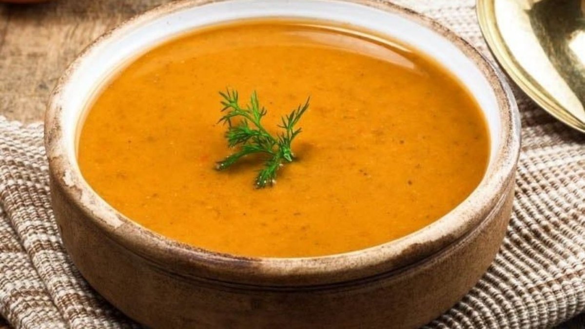 Kış Sofralarının Vazgeçilmezi: Kırmızı Mercimek Çorbası Tarifi