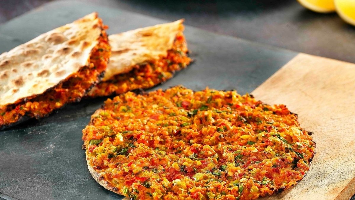 Fındık Lahmacun Tarifi: Çıtır ve Mini Lezzet Sofralara Damga Vuruyor