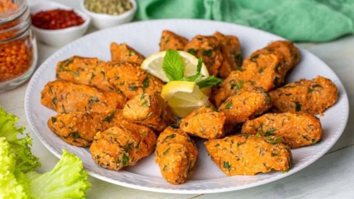 Mercimek Köftesi Tarifi: Çay Saatlerinin Vazgeçilmezi, Pratik ve Lezzetli 30 Dakikalık Tarif