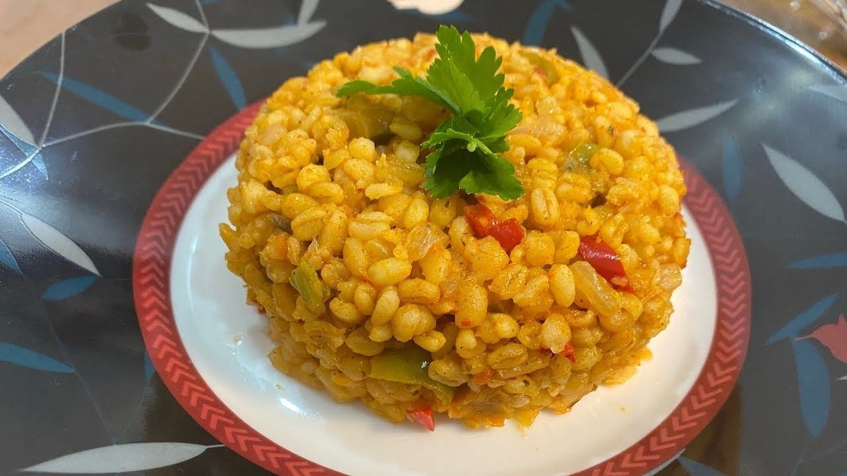 Meyhane Pilavı Tarifi (Domatesli Bulgur Pilavı): En Lezzetli ve Pratik İftar Pilavı
