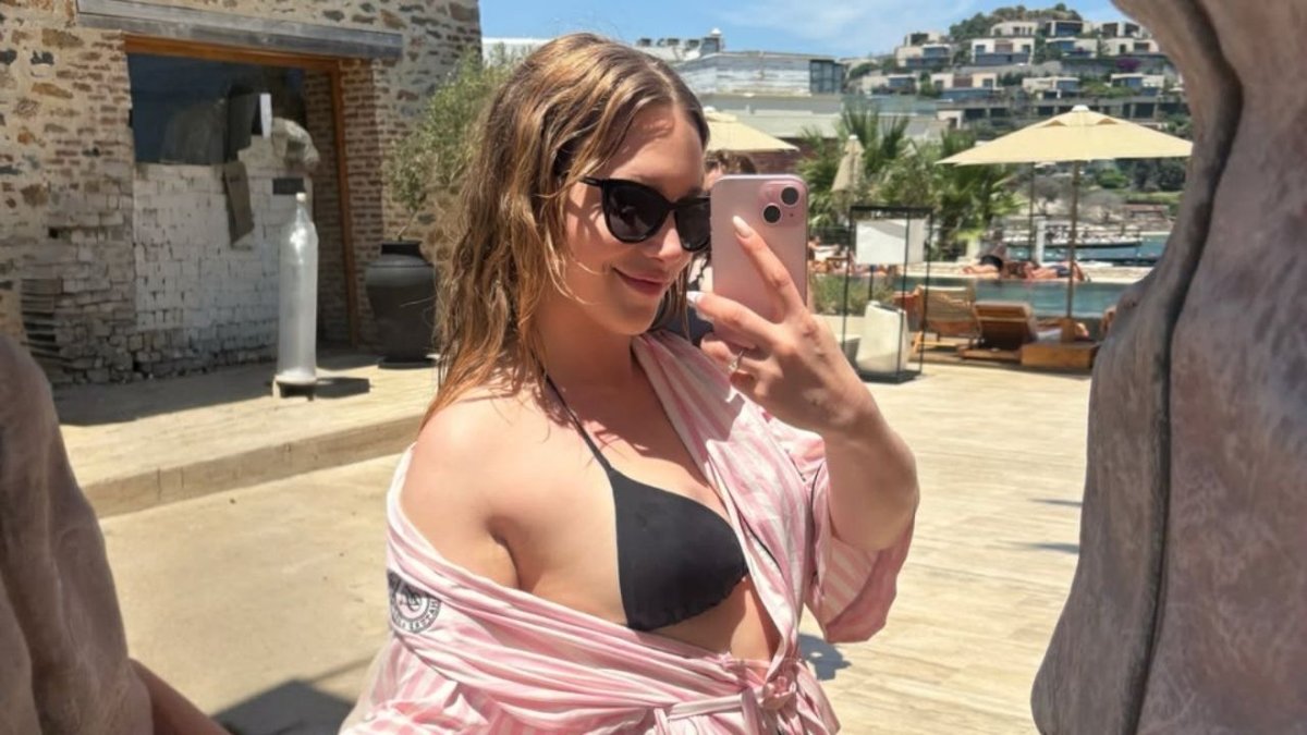 Hayal Köseoğlu Tatil Sezonunu Bodrum’da Açtı: Bikinili Pozlarıyla Dikkat Çekti