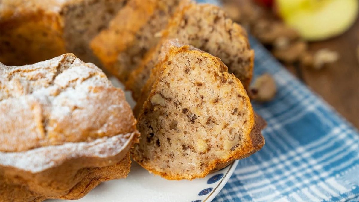 Sadece 2 Yumurtayla Hazırlanıyor: Elmalı Tarçınlı Kek Tarifi