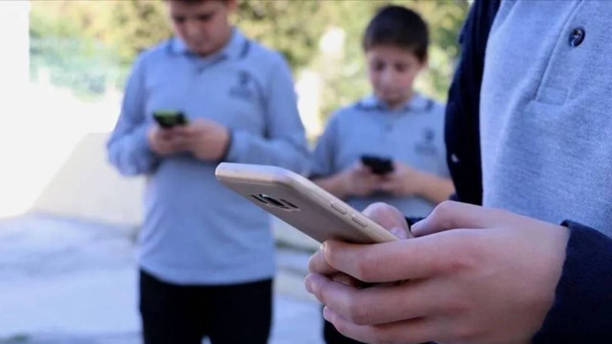 Bel Ve Boyun Fıtığı Gençlerde De Görülüyor: Uzmandan Ailelere Spor Çağrısı