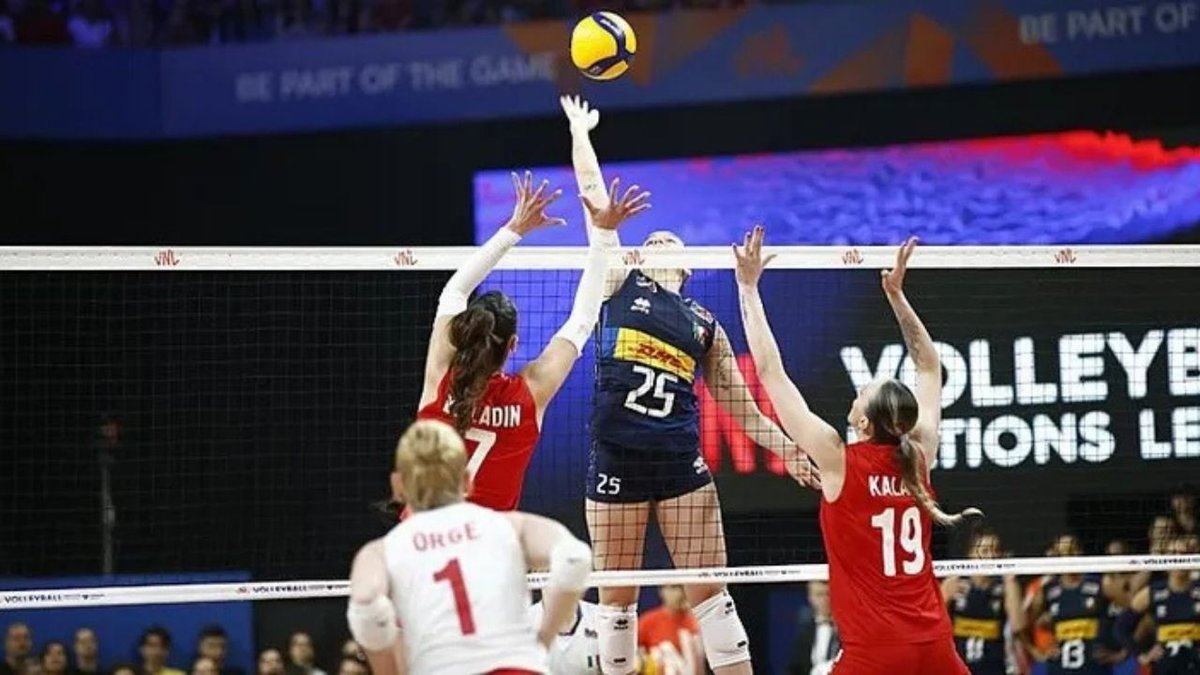 Türkiye Kadın Voleybol Millî Takımı, İtalya'ya Yenildi