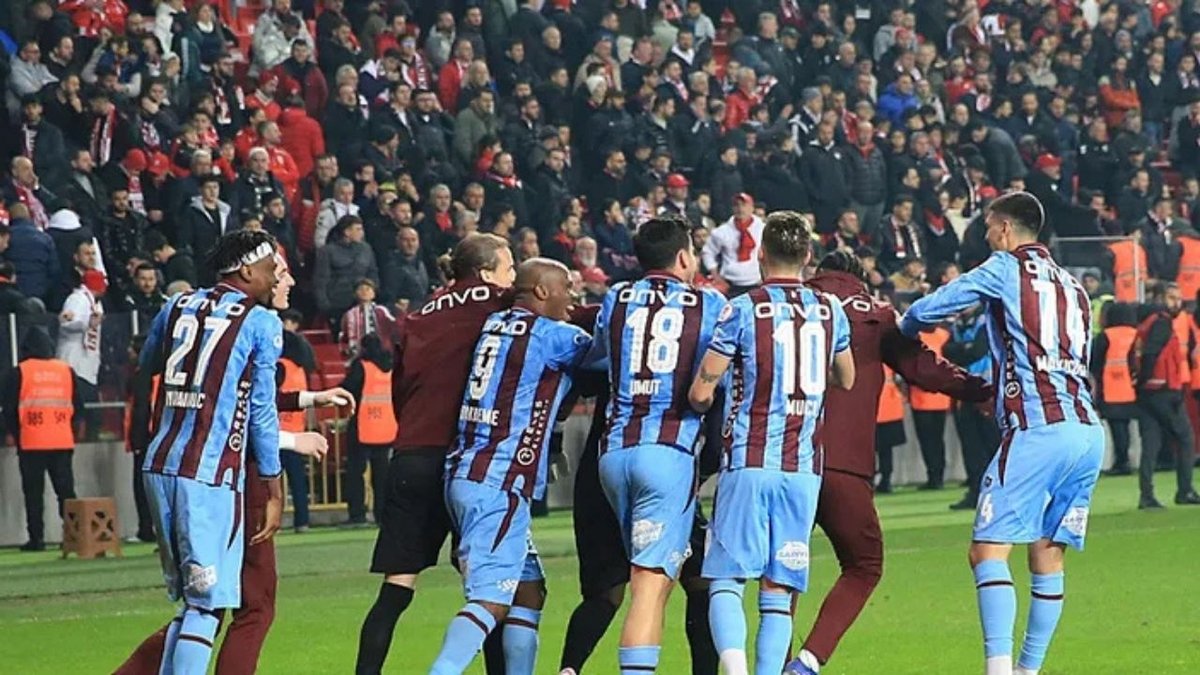 Trabzonspor'un Eşsiz Performansı: 10 Maçta Rakipleri Geçiyor