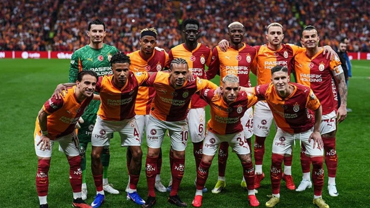 Galatasaray'da Önemli Yenilik: 7 Futbolcu Takımdan Ayrılıyor