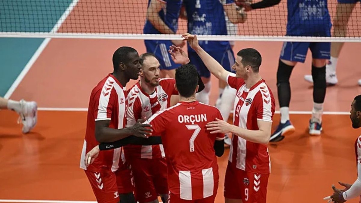 Efeler Ligi Final Serisinde Üçüncü Maçın Coşkusu