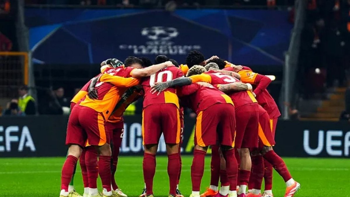 Galatasaray'da Orta Saha Yenilikleri: Biri Gidiyor, Biri Kalıyor!