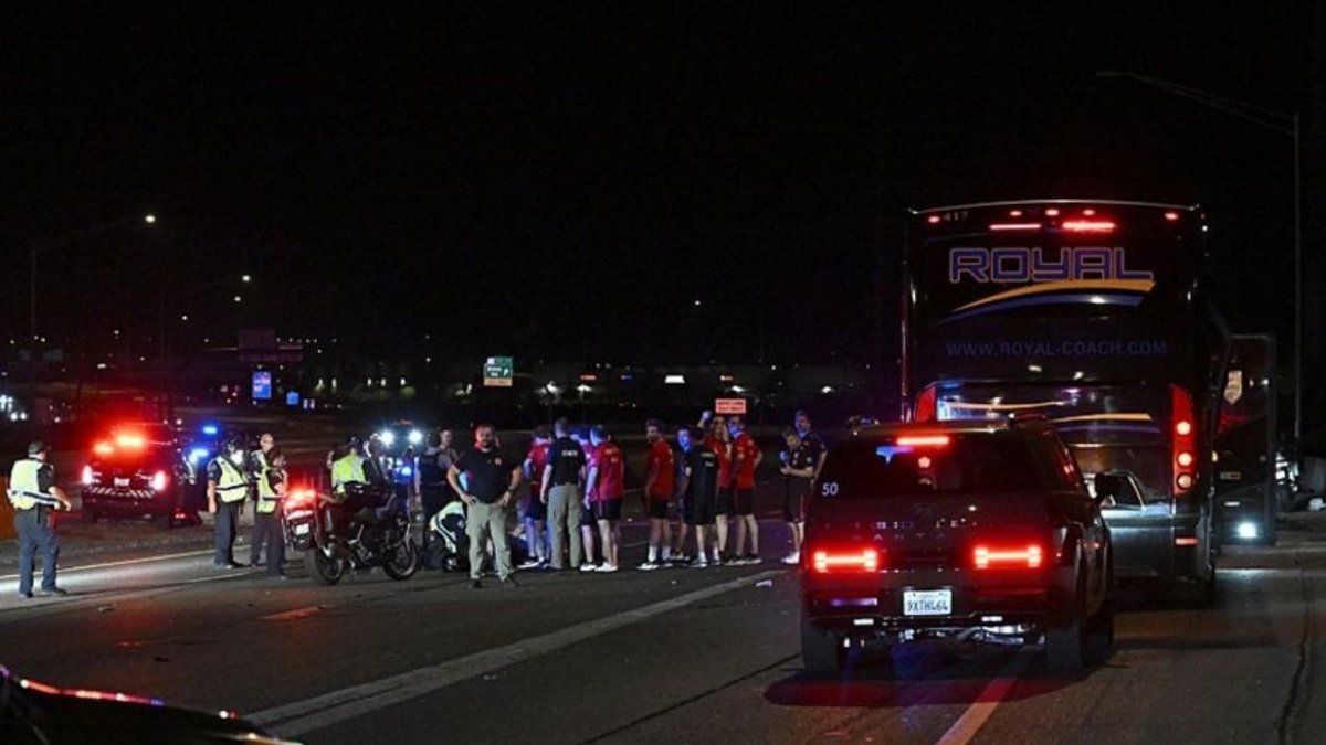 A Milli Takım Konvoyunda Motosikletli Polis Kaza Yaptı: Bir Memur Hafif Yaralandı