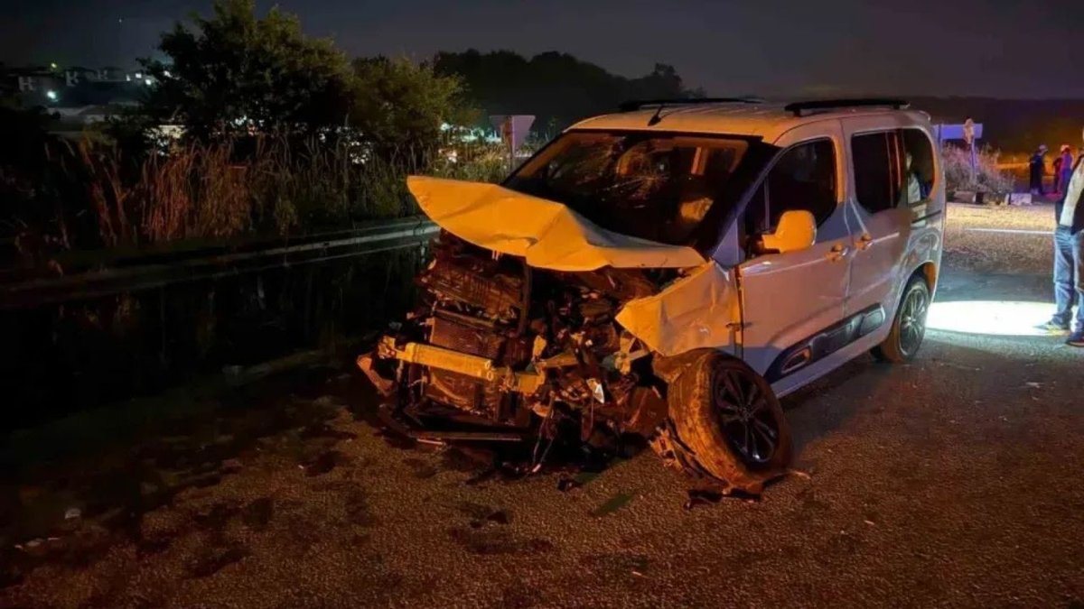 Sakarya Kaynarca’da Korkutan Kavşak Kazası! Otomobil ile Hafif Ticari Araç Çarpıştı: 4 Yaralı