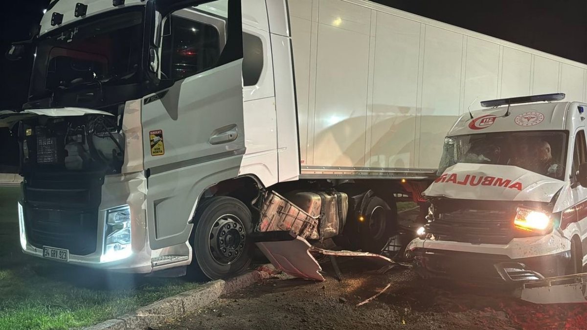Samsun’da Ambulans ve TIR Çarpıştı: Kazada 6 Kişi Yaralandı