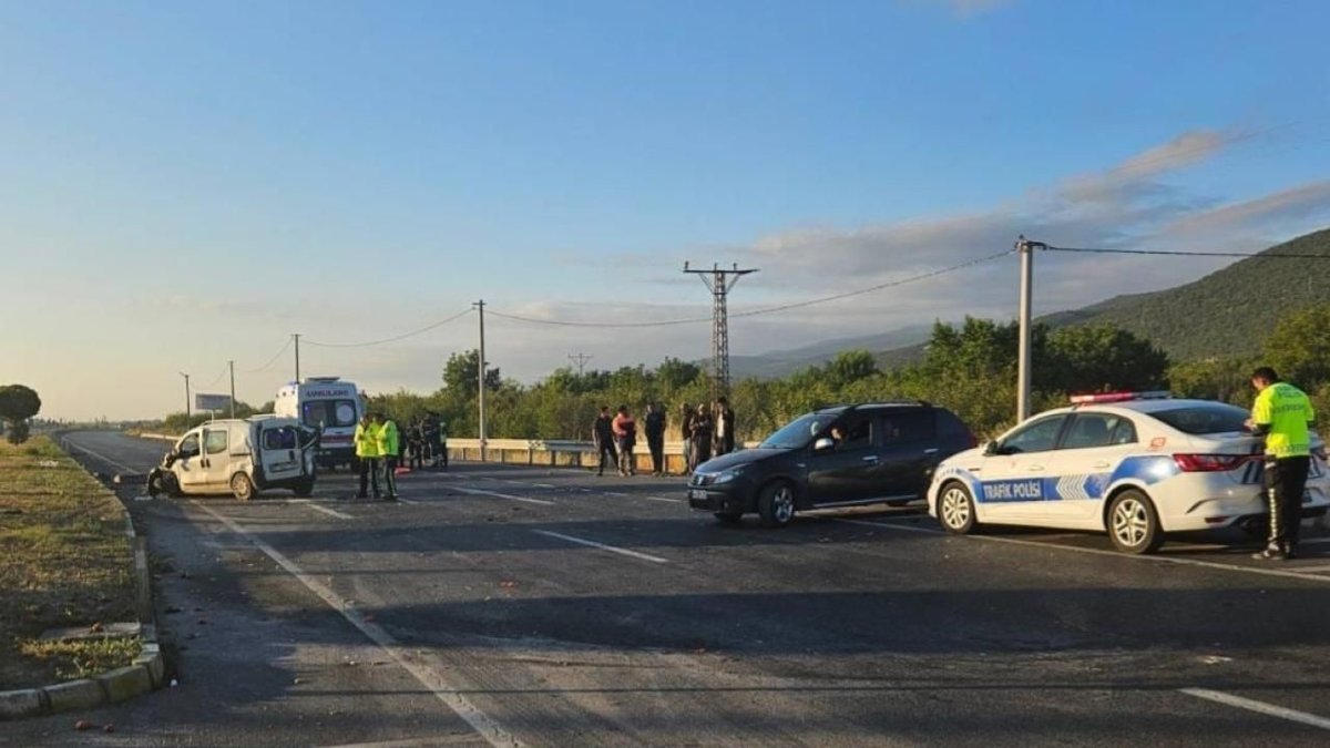 Afyonkarahisar’da Trafik Kazası: 1 Kişi Hayatını Kaybetti, 5 Kişi Yaralandı