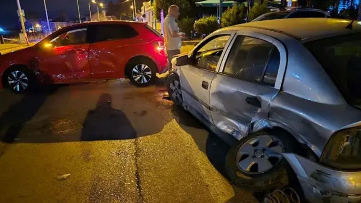 Bursa’da İki Otomobil Çarpıştı: 4 Kişi Yaralandı