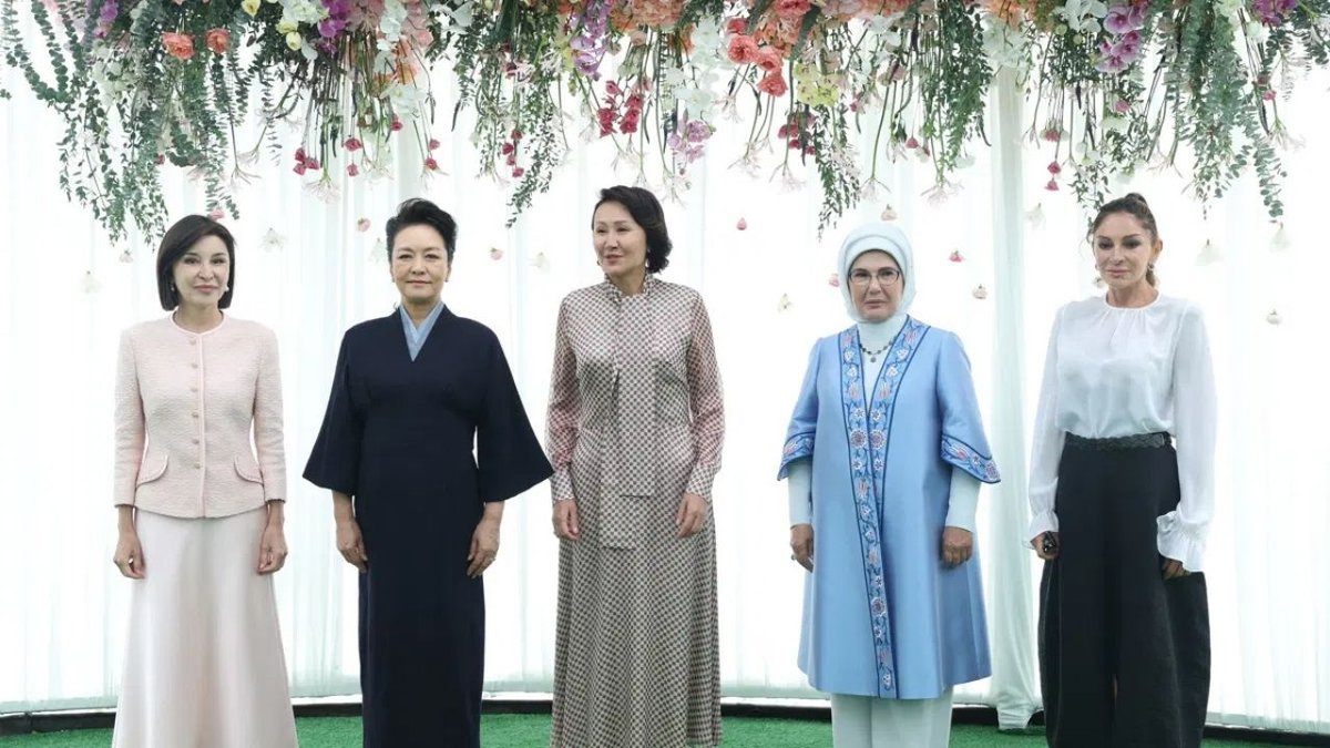 Emine Erdoğan, Kırgızistan’da Lider Eşleriyle Bir Araya Geldi