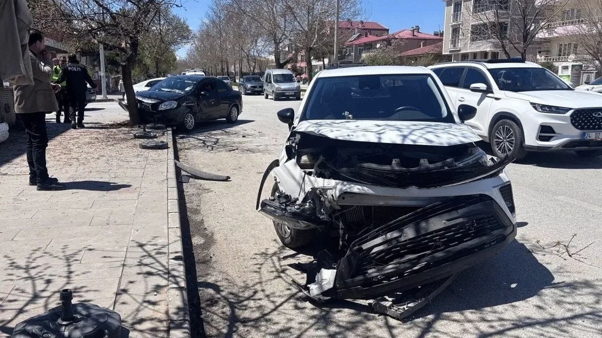 Erzincan'da Trafik Kazası: 6 Yaralı, 3'ü Çocuk!