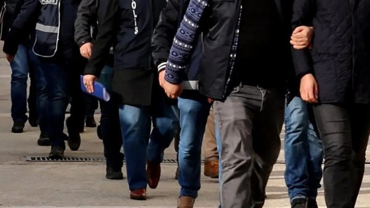 Van'da Terör Örgütü Üyelerine Darbe: 14 Zanlı Yakalandı
