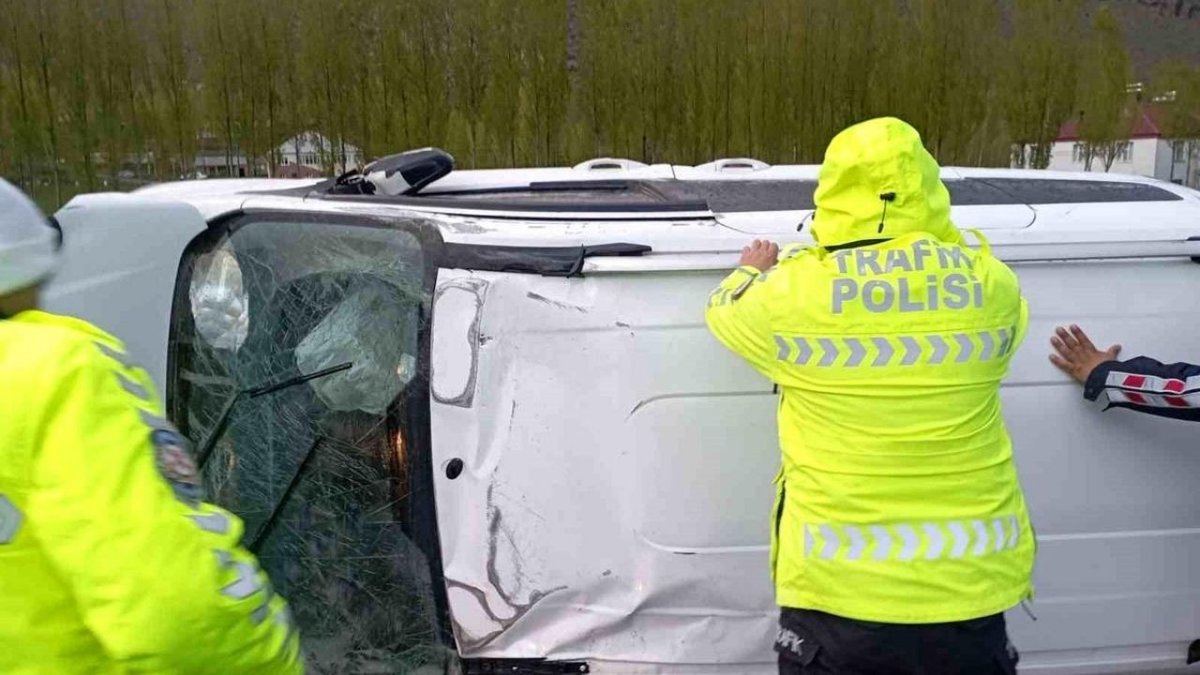 Van Muradiye’de Kontrolden Çıkan Otomobil Takla Attı: 1 Yaralı