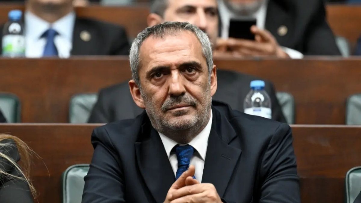 AKP Grup Toplantısında Bakanlar Sessiz, Yavuz Bingöl Konuştu: “Siyasetten Uzak Duramıyoruz”