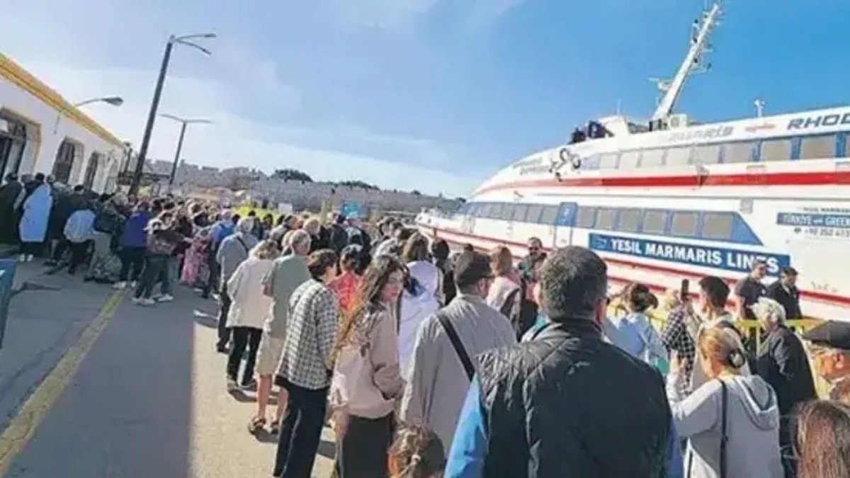 Yunan Adalarına Türk Akını Sürüyor: Feribot Bilet Fiyatları Tartışma Yarattı