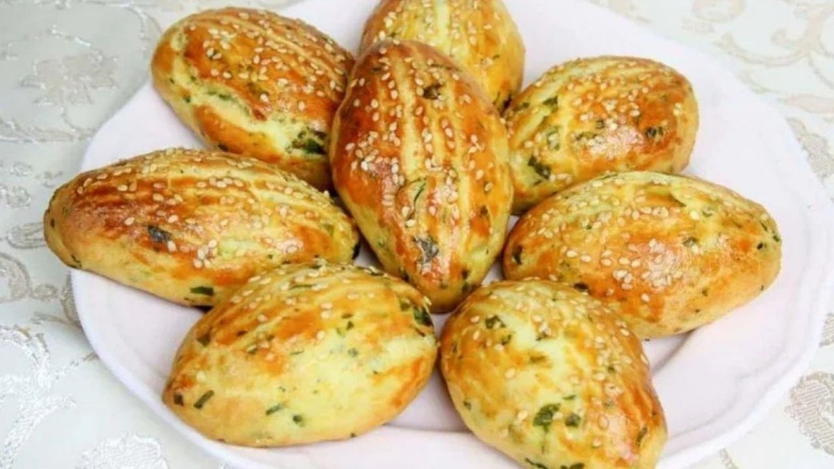 Evde Kıyır Kıyır Dereotlu Poğaça Tarifi: Kahvaltı ve Çay Saatlerinin Vazgeçilmezi