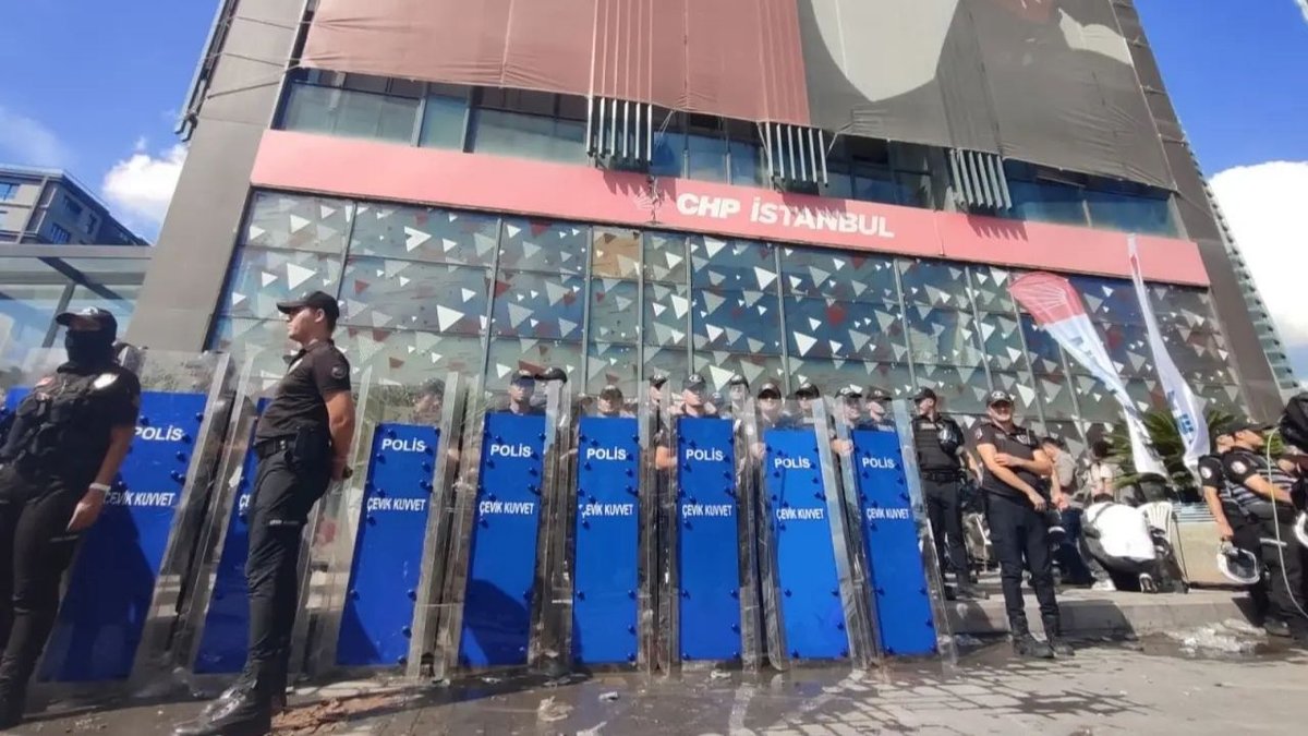 CHP İstanbul Davasında Yeni Gelişme Gürsel Tekin Görevini Sürdürecek