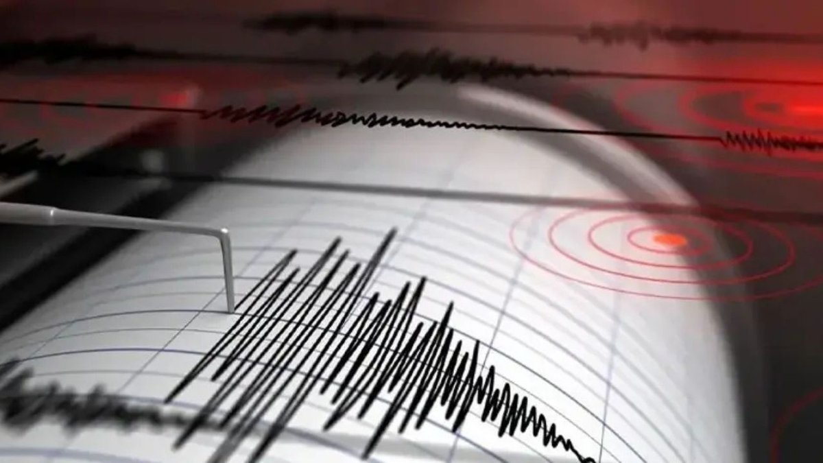 Çanakkale Ayvacıkta Gece Saatlerinde 3.9 Büyüklüğünde Deprem Paniği